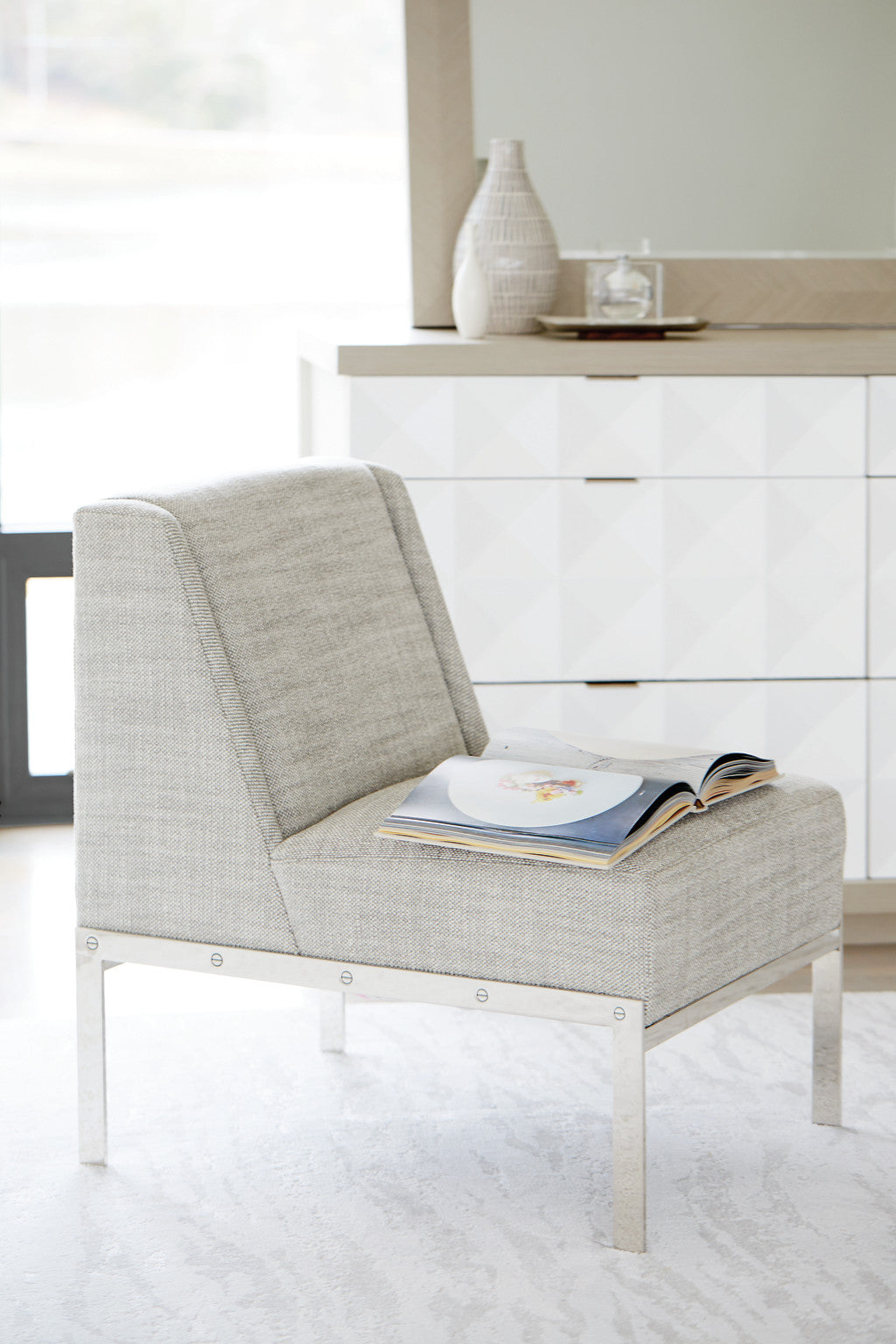 Axiom Dresser